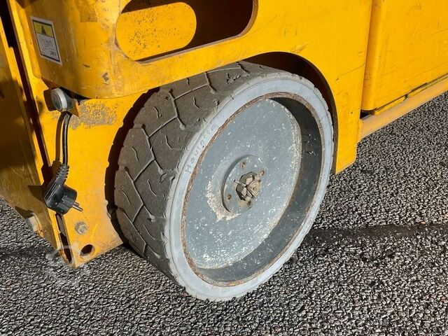 Saksinostin Haulotte Compact 12