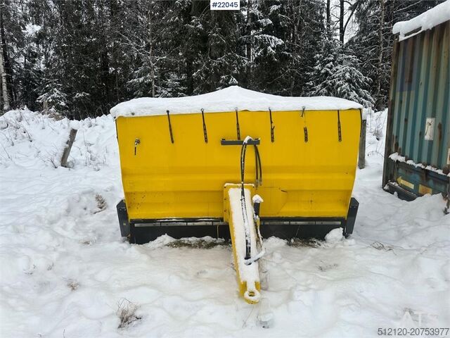 Vama salt/sand spreader. Lightly used!