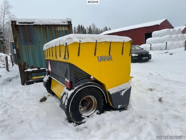Vama salt/sand spreader. Lightly used!