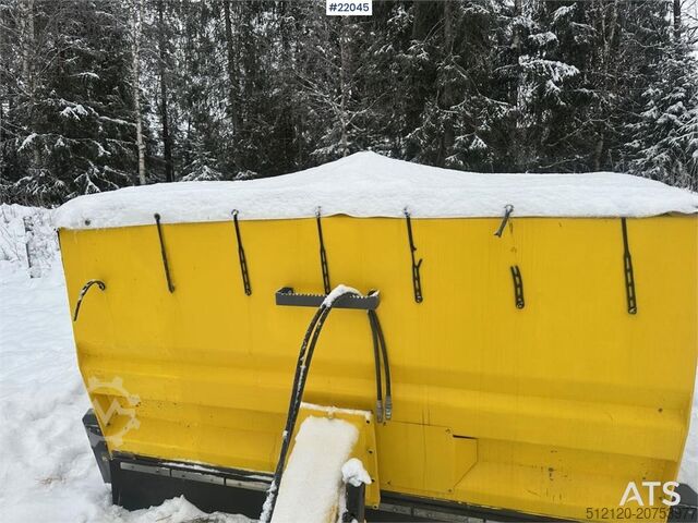 Vama salt/sand spreader. Lightly used!