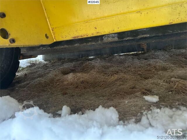 Vama salt/sand spreader. Lightly used!