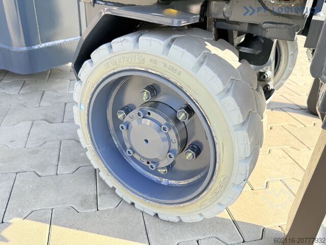 Viličar za uske prolaze Combilift AISLE MASTER TRIPLEX 8500 FREE LIFT TOP1