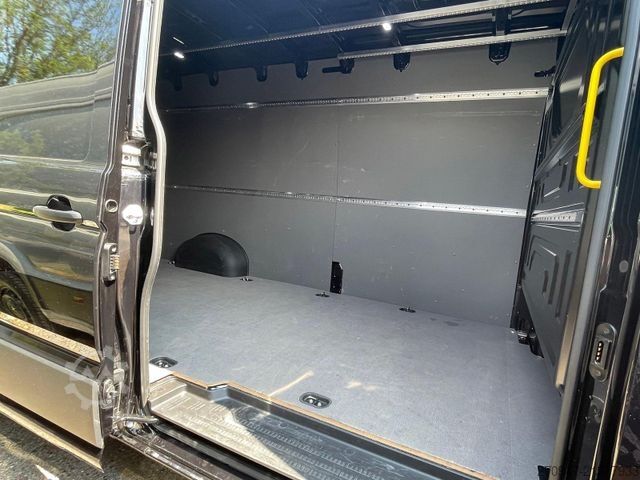 하이탑 밴 VOLKSWAGEN Crafter 35 L4H3 AHK RFK oh. Schäden