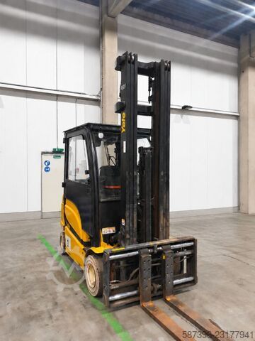 Elektrický 4kolový vysokozdvižný vozík Yale ERP30VL