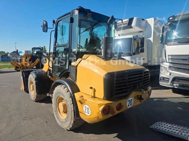 휠로더 CATERPILLAR 907 H / SW + Schaufel / Motorschaden