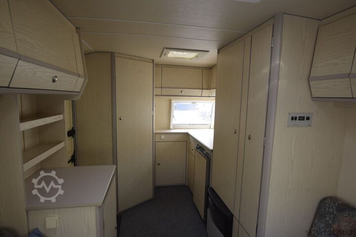 Caravana AVENTO 420 TLH Exclusief mit Vorzelt