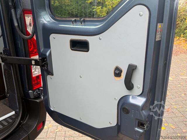 Minibusz RENAULT Master 2.3 Dci Kasten L3H2 9.000 km Wie Neu!!!