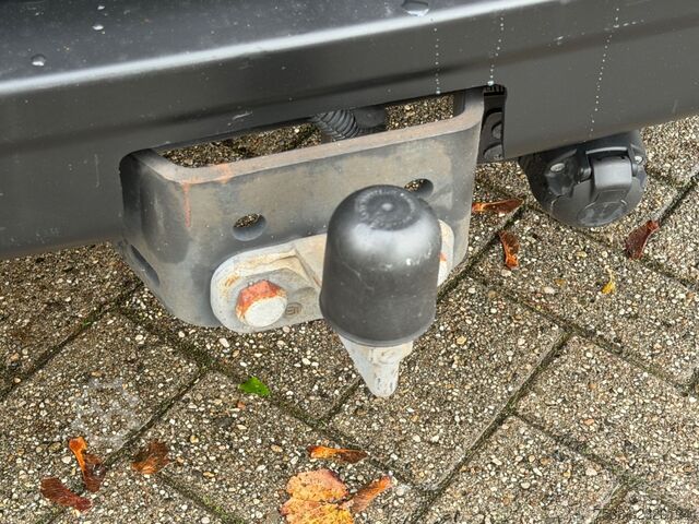 Furgone RENAULT Master 2,3 Dci Kasten L3H2 9.000 km Wie Neu!!