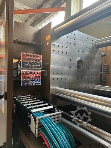 Máquina de moldeo por inyección Krauss Maffei KM 250-2000 CX Blue Power