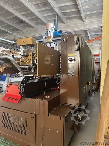 Máquina de moldeo por inyección Krauss Maffei KM 250-2000 CX Blue Power