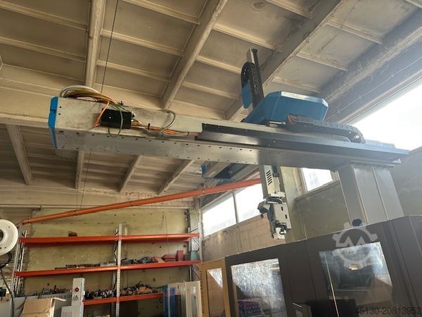 Máquina de moldeo por inyección Krauss Maffei KM 250-2000 CX Blue Power