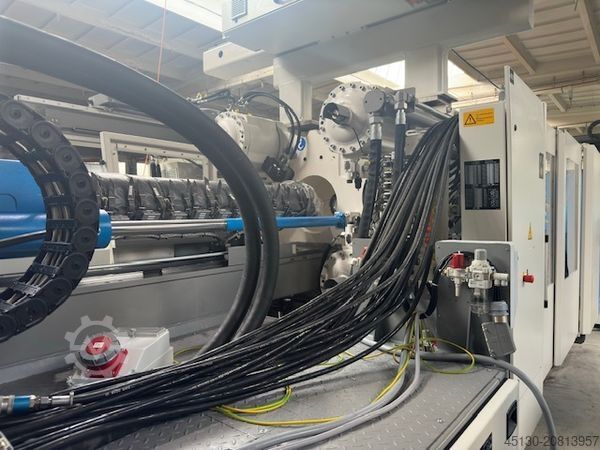 Máquina de moldeo por inyección Krauss Maffei KM 400-3000 GX Blue Power