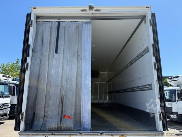 냉동 트럭 MERCEDES-BENZ ATEGO 1527 L Kühlkoffer 7,40 m LBW 1,5 T*THERMO