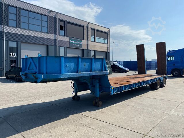 Semi low loader Fruehauf / Hydraulic Ramps / 32 Ton