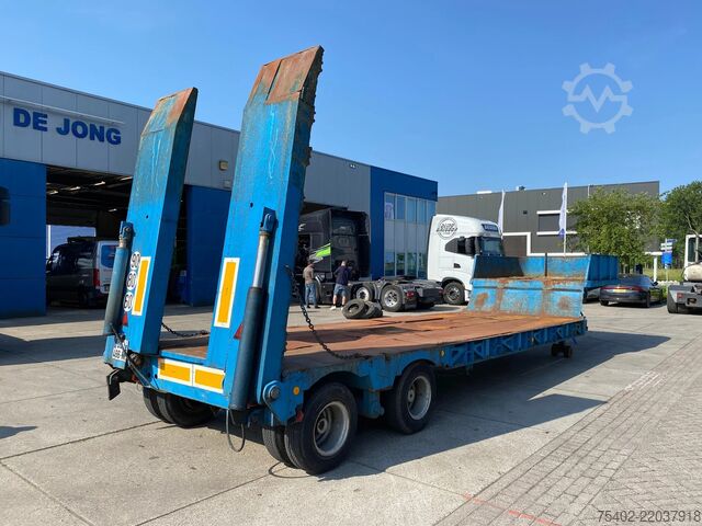 Semi low loader Fruehauf / Hydraulic Ramps / 32 Ton
