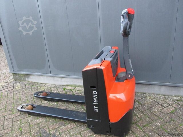 Pallet truck TOYOTA LWE140