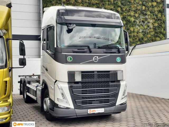 Kamion s izmjenjivom nadogradnjom VOLVO FH 460 6X2 Globe VEB+ 2 x Tank