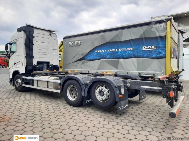 Kamion s izmjenjivom nadogradnjom VOLVO FH 460 6X2 Globe VEB+ 2 x Tank