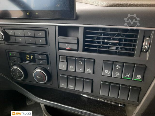 Kamion s izmjenjivom nadogradnjom VOLVO FH 460 6X2 Globe VEB+ 2 x Tank