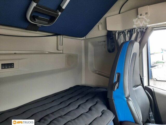 Kamion s izmjenjivom nadogradnjom VOLVO FH 460 6X2 Globe VEB+ 2 x Tank