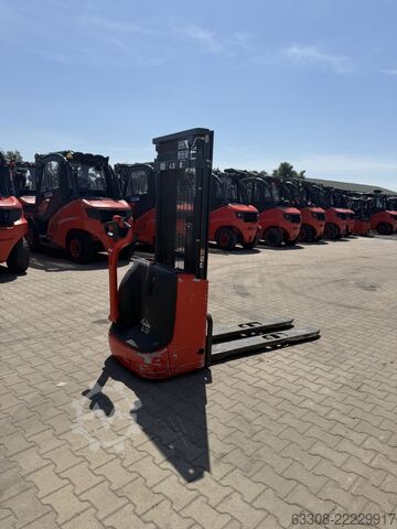 מלגזת הרמה ידנית Linde L 12