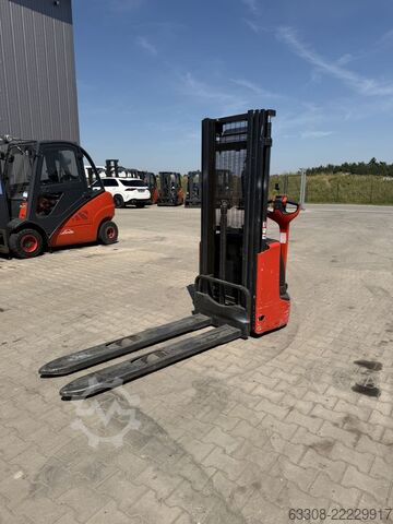 מלגזת הרמה ידנית Linde L 12
