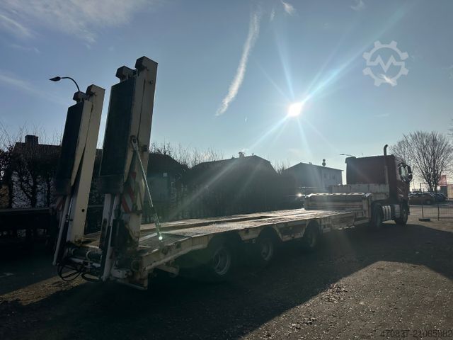 Semirremolque de plataforma baja LANGENDORF Radmulden / Lenkachse / überfahrbare Hals