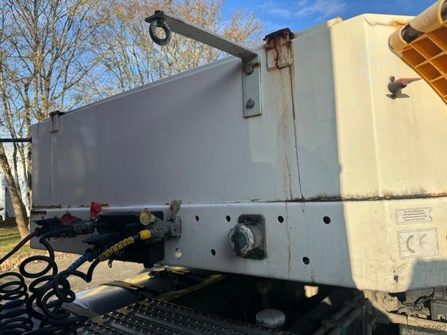 Semirremolque de plataforma baja LANGENDORF Radmulden / Lenkachse / überfahrbare Hals