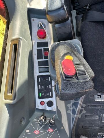 Manipulador telescópico MAGNI Magni TH 6.10 / 4x4x4 / Funk / 6.000 kg