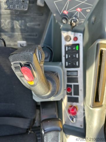 Manipulador telescópico MAGNI Magni TH 6.10 / 4x4x4 / Funk / 6.000 kg