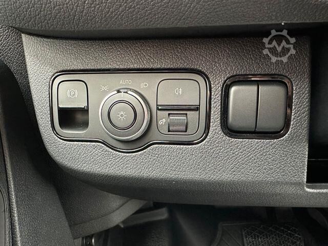 Kamion s ravnom platformom s dvostrukom kabinom Mercedes-Benz Sprinter 317 CDI 3665 9G DoKa AHK Klima