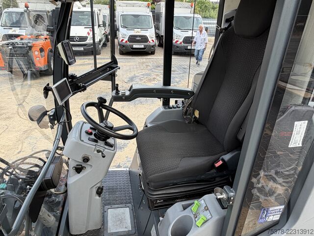 превозно средство за обществено полезни услуги Hako Citymaster 1600 4x4 Kehrm. Service Neu