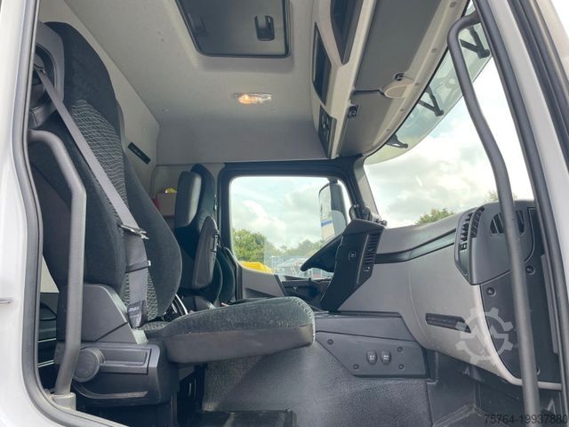 Kamion s ravnom platformom MERCEDES-BENZ 1835 Antos / 6m Pritsche / HIAB 144 DLS-3 Pro