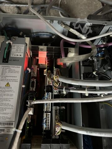 Robot paletisasi Kawasaki CP300L