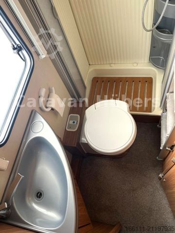 Semi-integrated camper CARADO T 348 - Hub/Festbett - Klima - Garage -