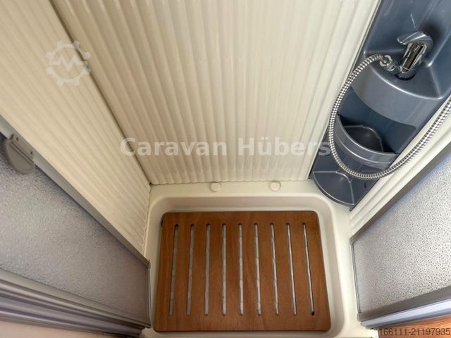Semi-integrated camper CARADO T 348 - Hub/Festbett - Klima - Garage -