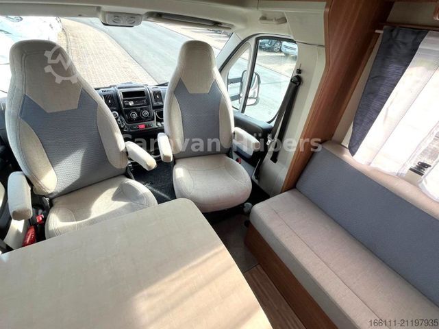 Semi-integrated camper CARADO T 348 - Hub/Festbett - Klima - Garage -