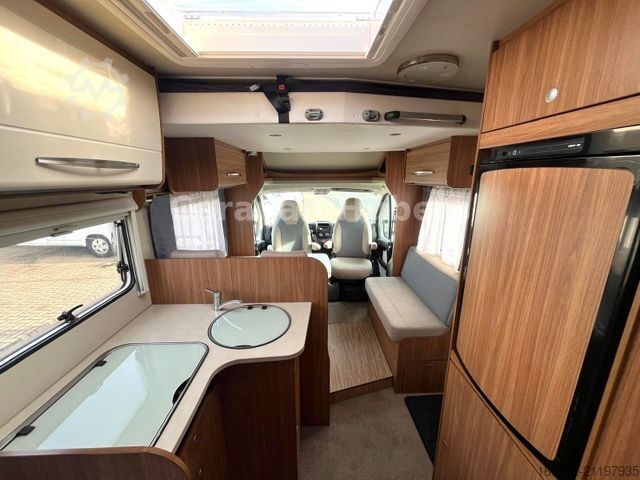 Semi-integrated camper CARADO T 348 - Hub/Festbett - Klima - Garage -