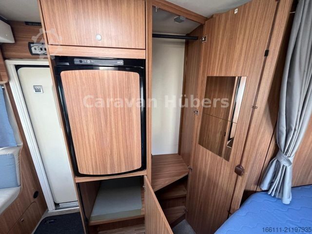 Semi-integrated camper CARADO T 348 - Hub/Festbett - Klima - Garage -
