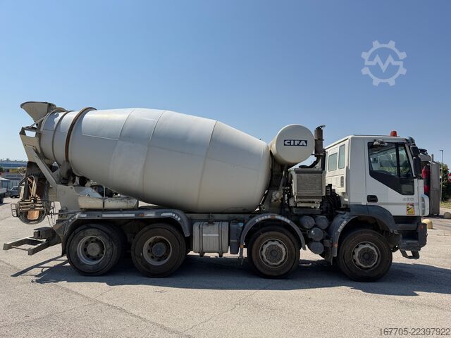 Betonmixer vrachtwagen Iveco Trakker 450