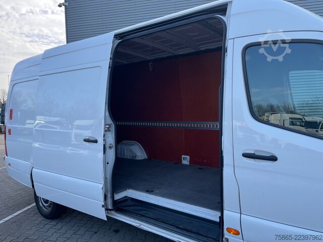Fourgon tôlé Mercedes-Benz Sprinter 319 1.9 CDI / L4 H2 / RWD / Navi / APK...
