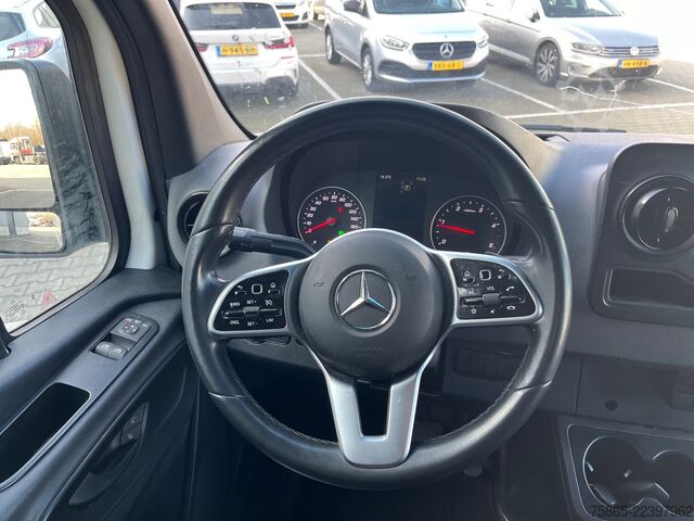 Fourgon tôlé Mercedes-Benz Sprinter 319 1.9 CDI / L4 H2 / RWD / Navi / APK...