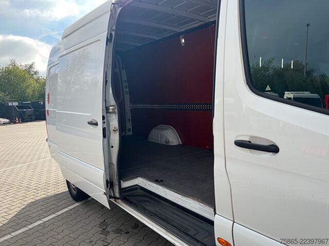 Fourgon tôlé Mercedes-Benz Sprinter 319 1.9 CDI / L4 H3 / RWD / / Leder / ...