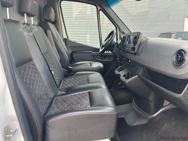 Fourgon tôlé Mercedes-Benz Sprinter 319 1.9 CDI / L4 H3 / RWD / / Leder / ...