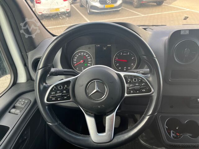 Fourgon tôlé Mercedes-Benz Sprinter 319 1.9 CDI / L4 H3 / RWD / / Leder / ...