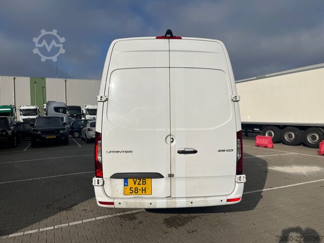 Fourgon tôlé Mercedes-Benz Sprinter 319 1.9 CDI / L4 H3 / RWD / / Leder / ...