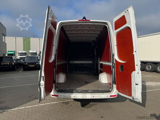 Fourgon tôlé Mercedes-Benz Sprinter 319 1.9 CDI / L4 H3 / RWD / / Leder / ...