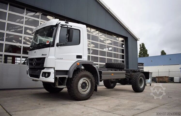 Khung xe có cabin lái Mercedes-Benz Atego 1725 4x4 Chassis Cabin (3 units)