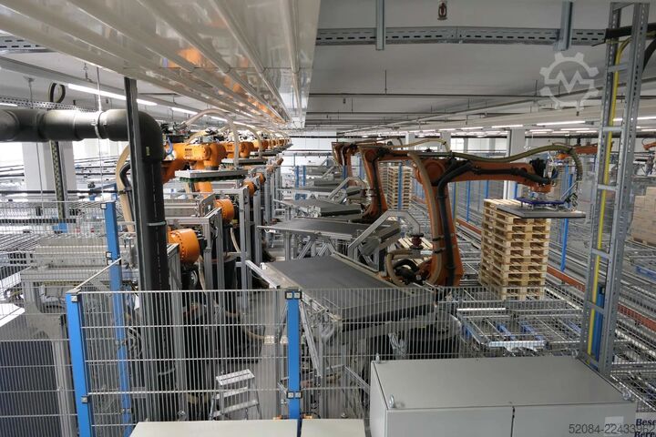 Paletizačná linka s robotmi KUKA KUKA Automatische Palettieranlage
