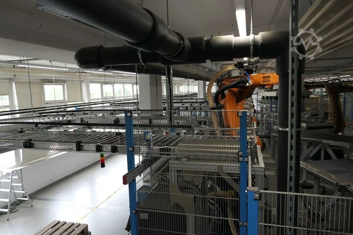 Paletizačná linka s robotmi KUKA KUKA Automatische Palettieranlage